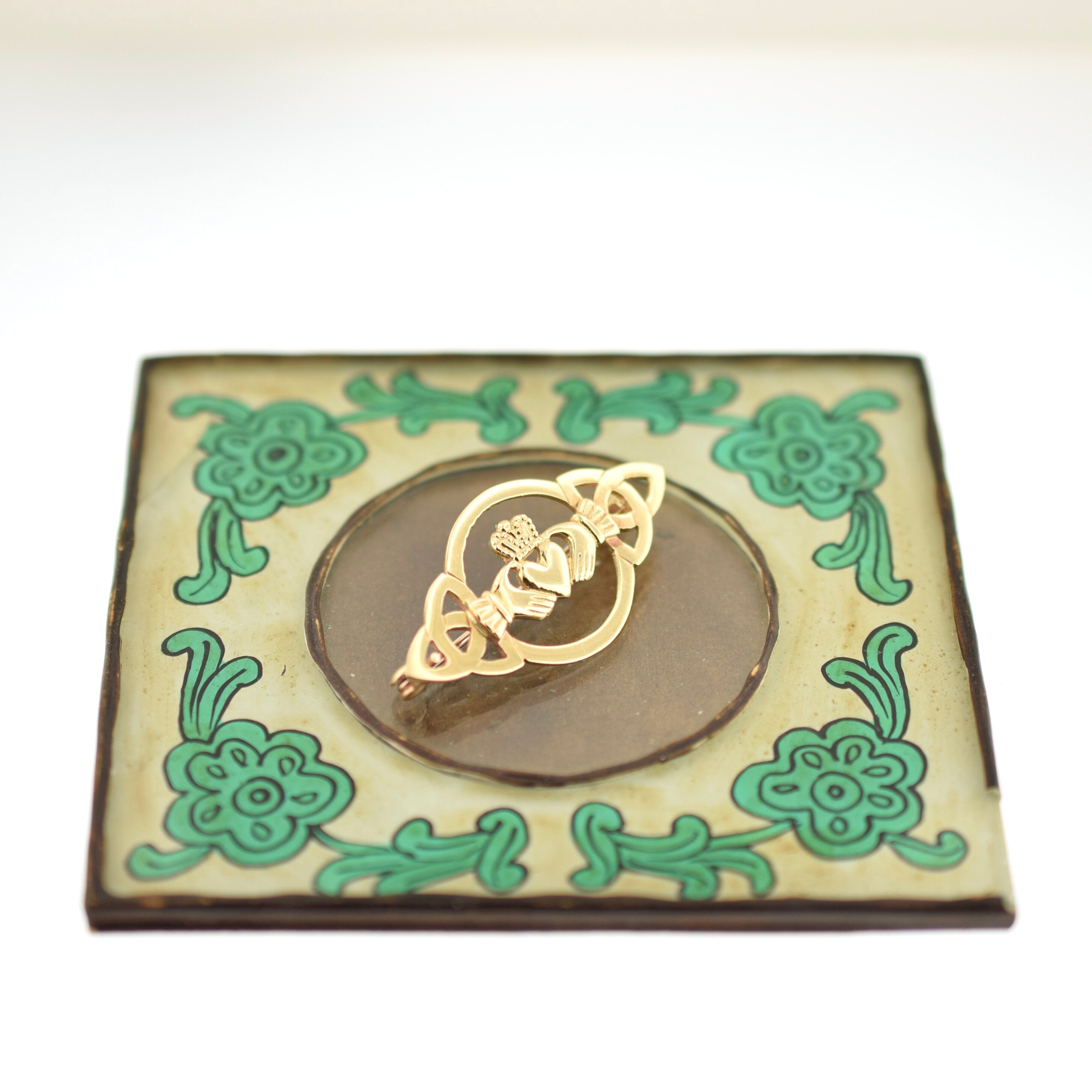 Vintage 9k Yellow Gold Brooch - Celtic Knot - Claddagh Pin