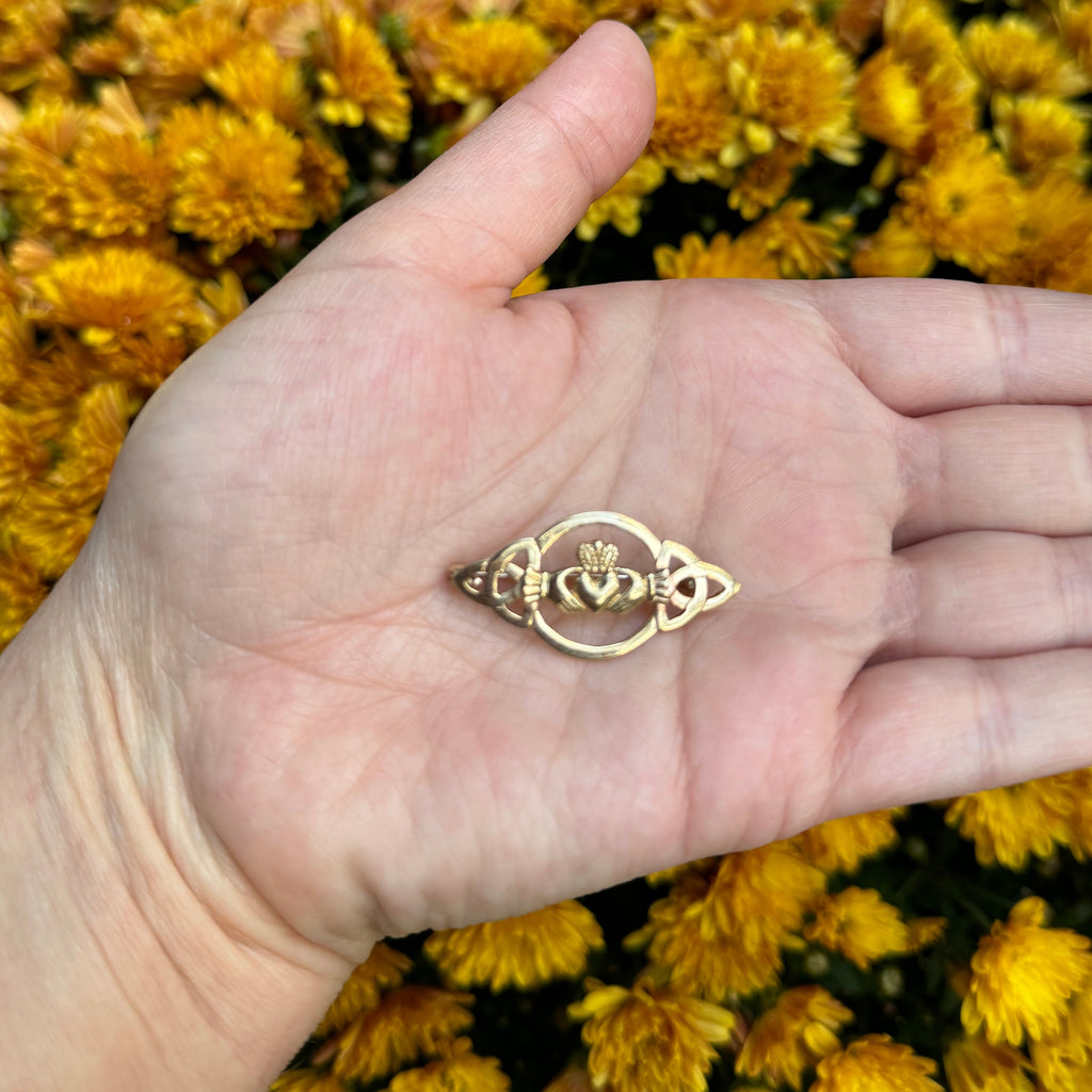 Vintage 9k Yellow Gold Brooch - Celtic Knot - Claddagh Pin